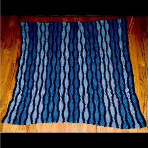 HANDMADE CROCHET VINTAGE BLUE WAVE BLANKET 37/37